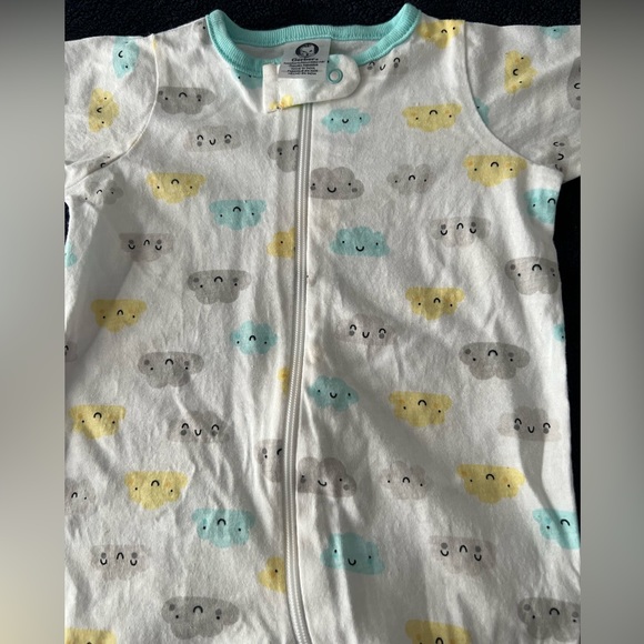 Unused Newborn Onesies and Glass Bottles - Picture 14 of 14